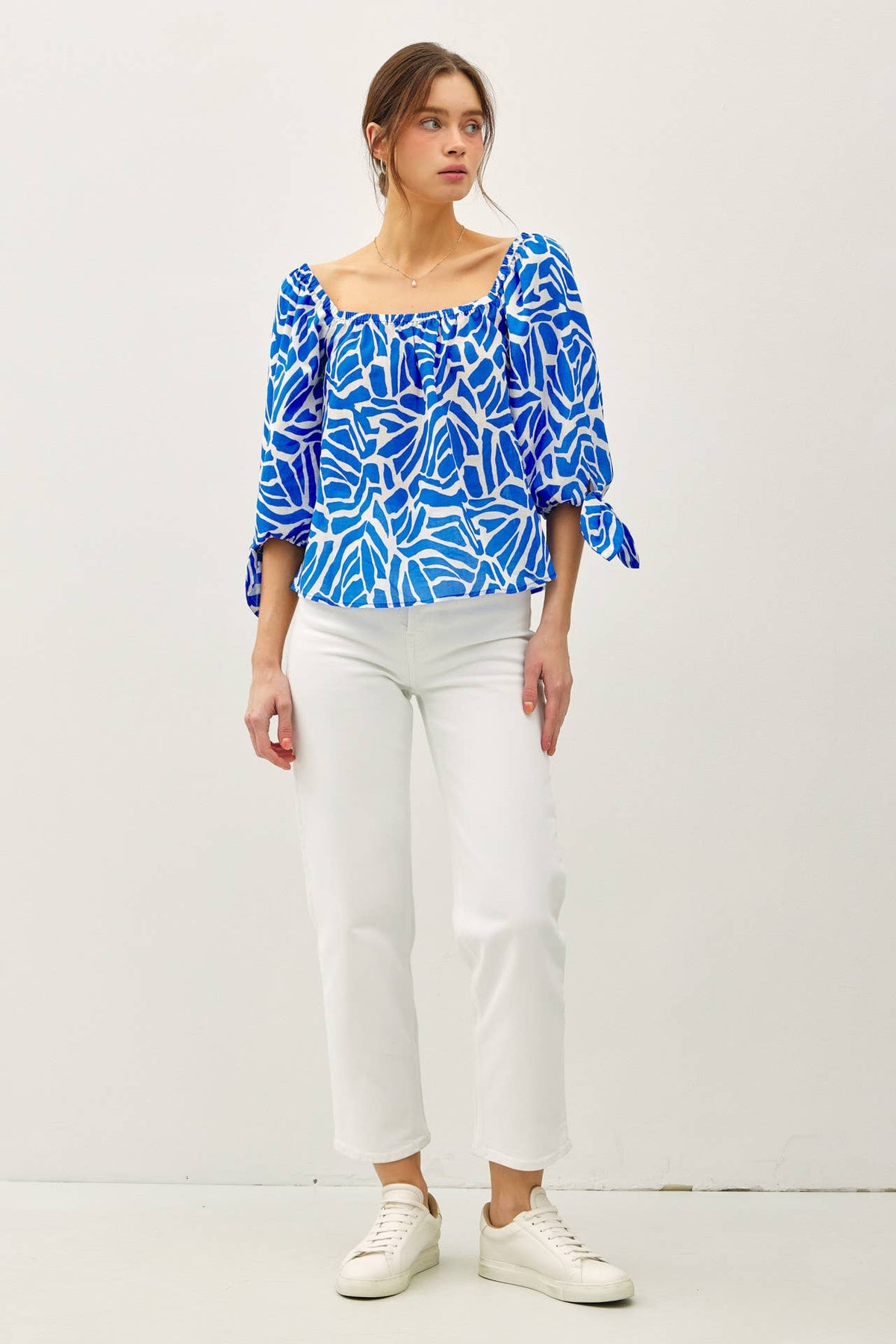 BREEZY, PRINTED 3/4 SLEEVE TOP