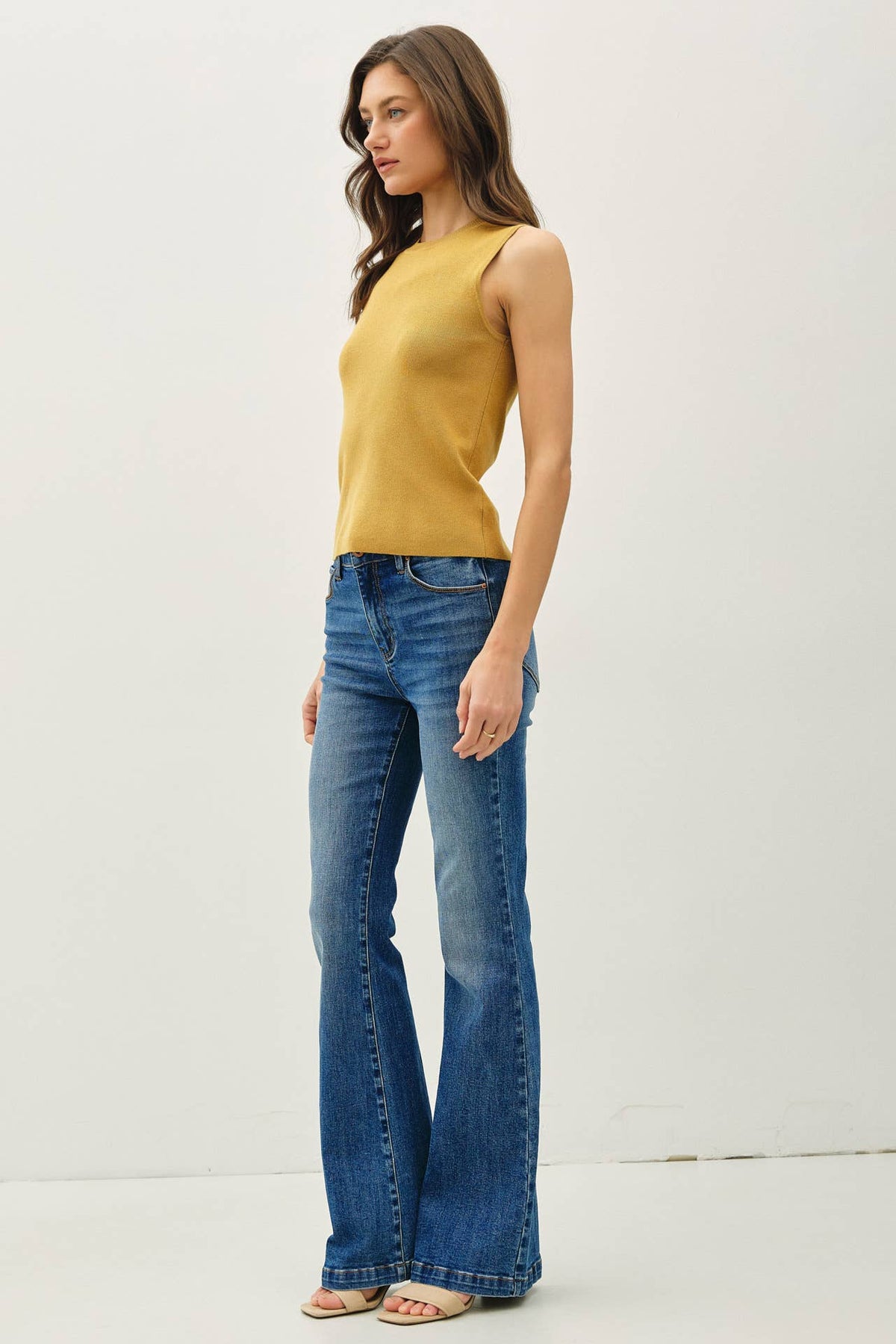 CLASSIC CREW NECK SLEEVELESS SLIM KNITTED TANK