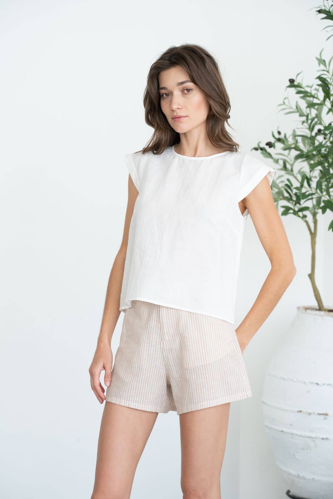 SLEEVELESS LINEN TOP