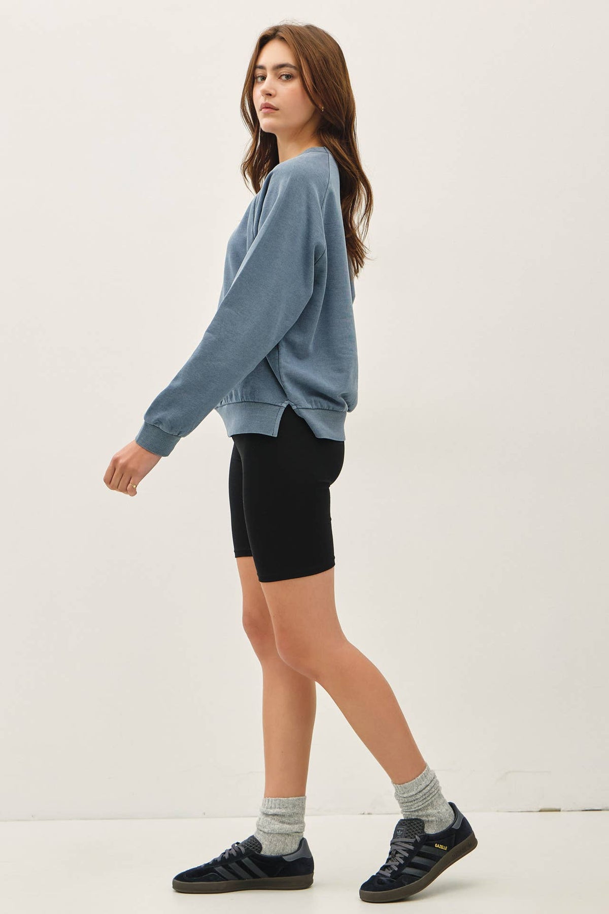 ACID WASH PULLOVER RAGLAN SWEATSHIRT