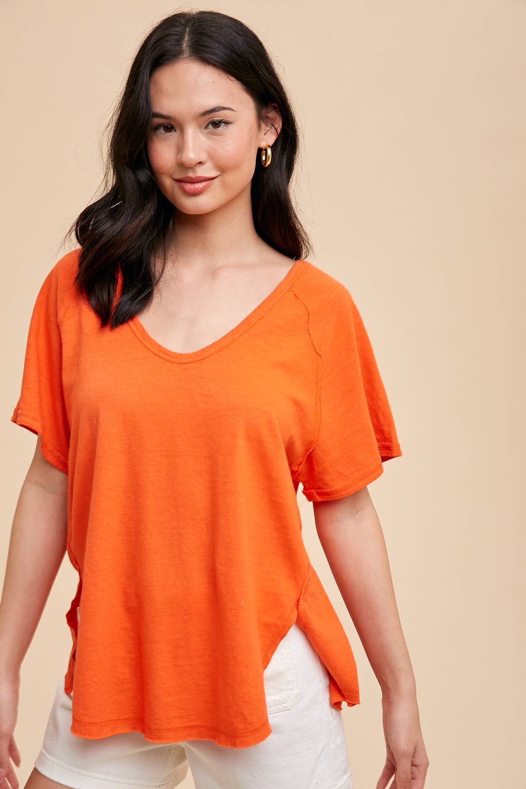 LINEN BLEND SCOOP NECK TEE