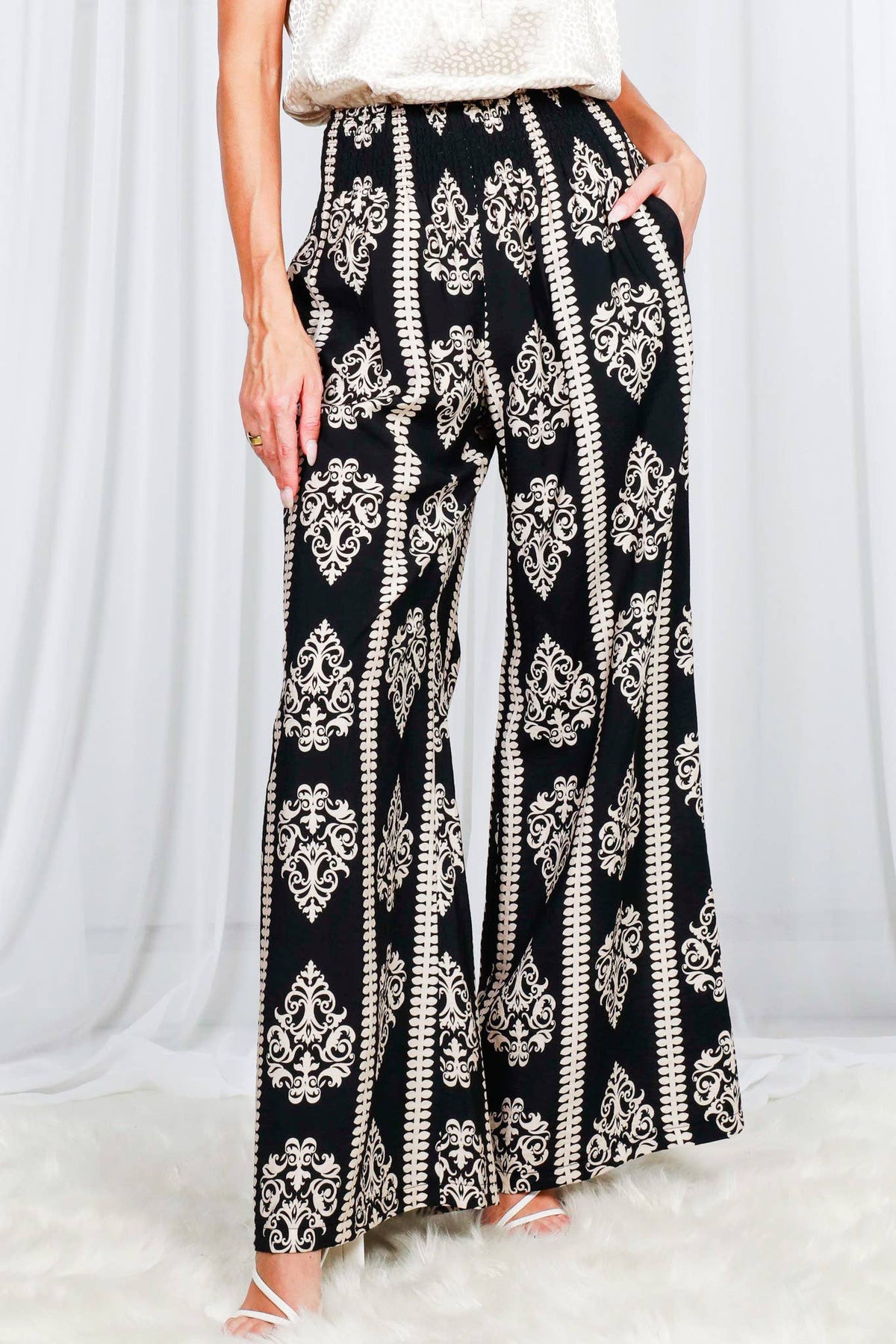 Geo Printed Wide Leg Woven Pants VP81443E