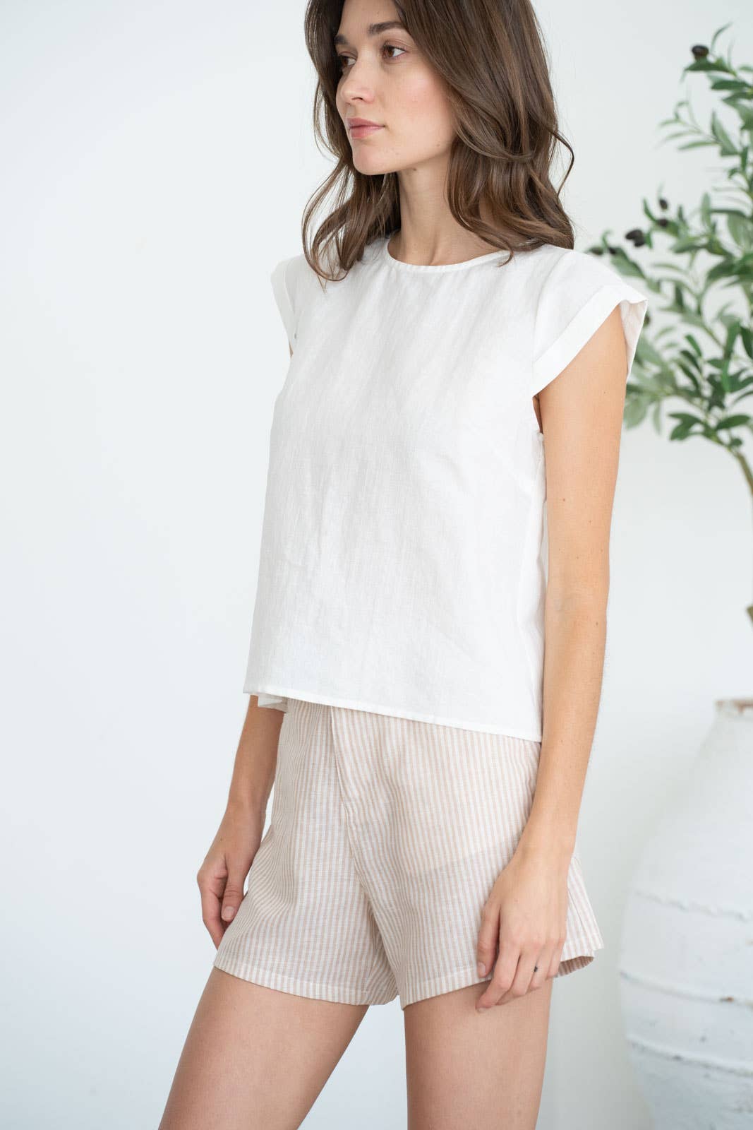 SLEEVELESS LINEN TOP
