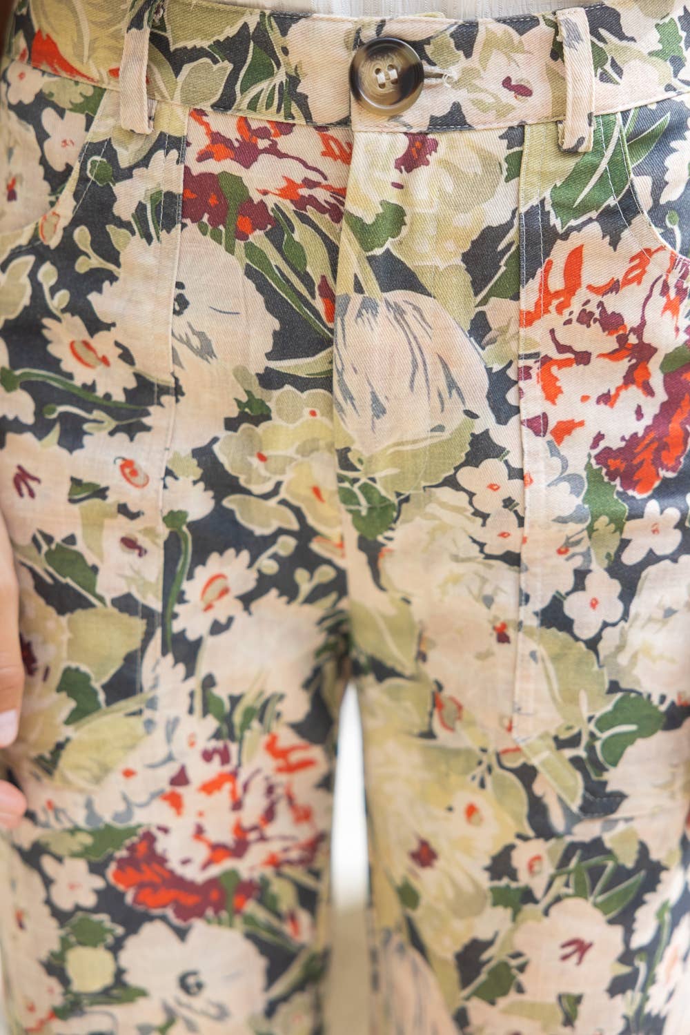 36862 Front and Back Pocket Floral Print Pants