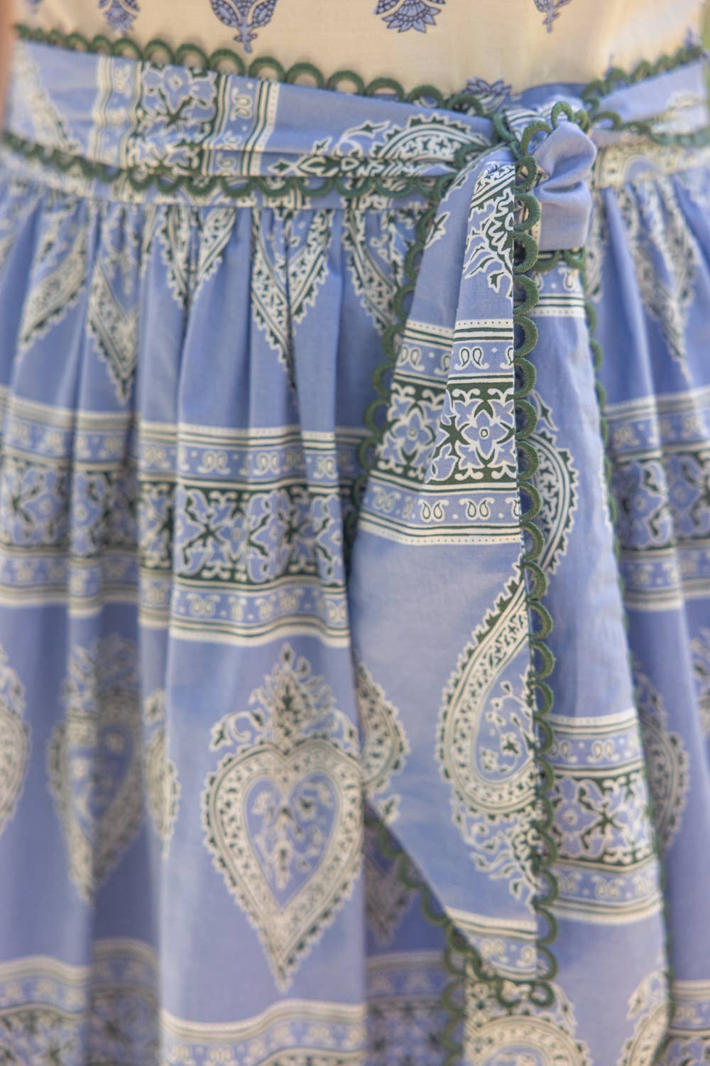 Mixed Print Waist Tie Sleeveless Midi Dress