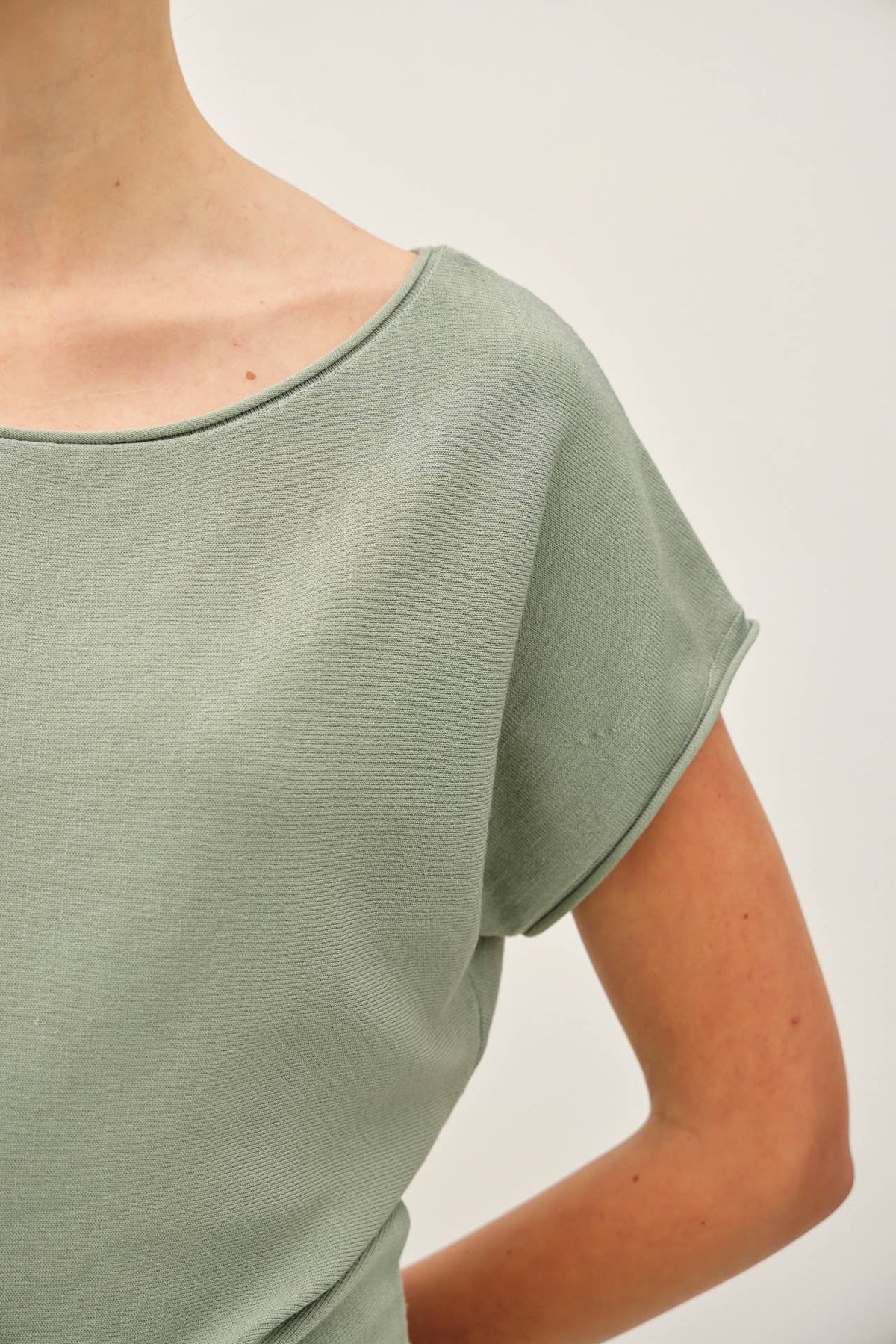 BOAT NECK CAP SLEEVE FINE SWEATER TOP