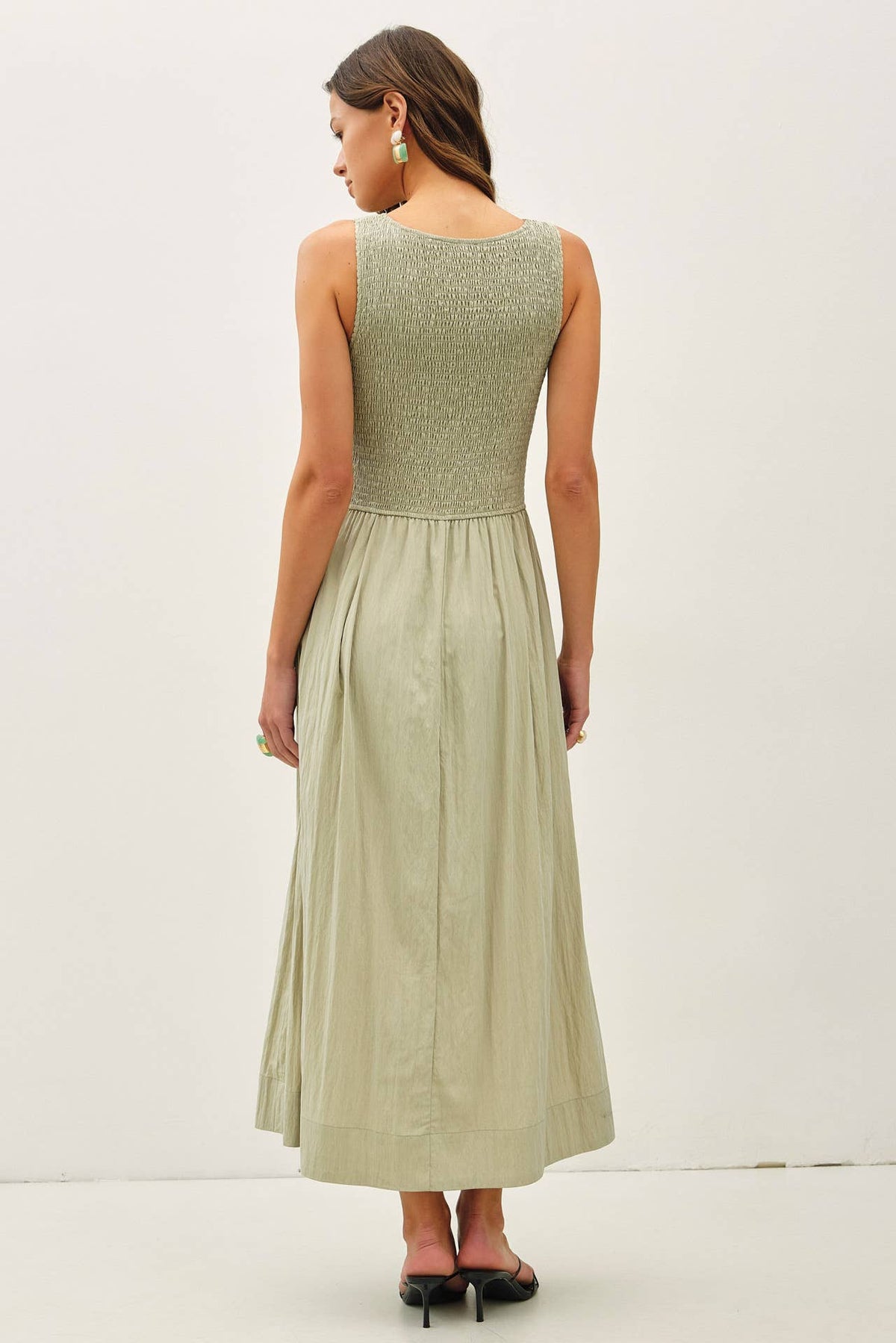 SMOCKED BODICE BOATNECK TANK MIDI DRESS