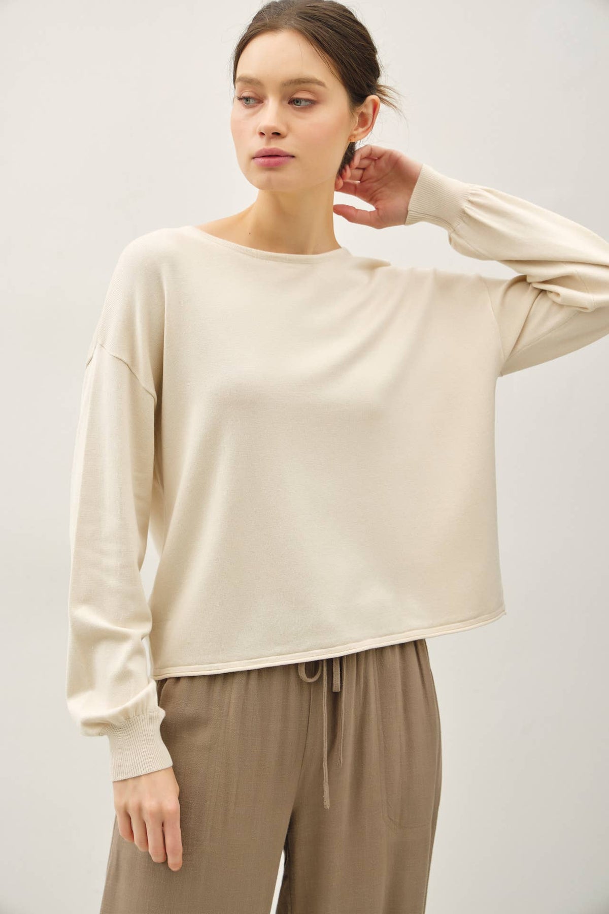 FINE KNIT BOAT NECK SWEATER TOP