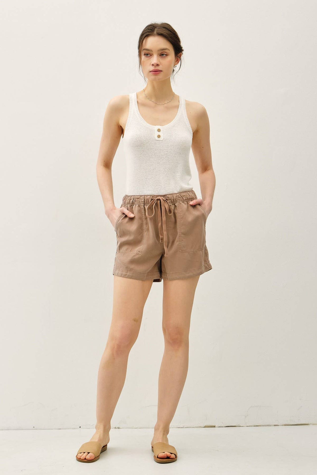 HIGH RISE PULL ON TENCEL SHORT