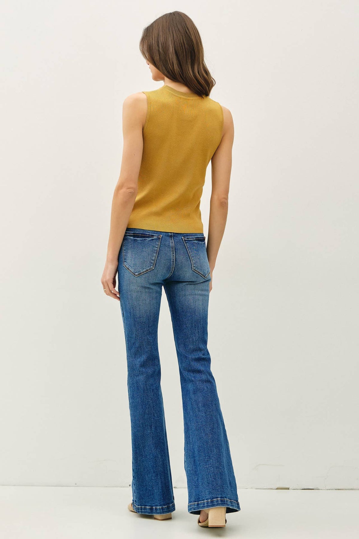 CLASSIC CREW NECK SLEEVELESS SLIM KNITTED TANK