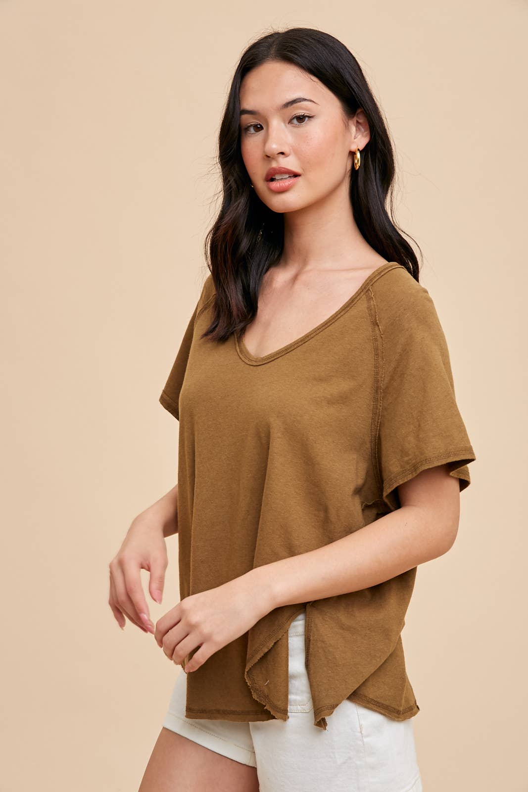 LINEN BLEND SCOOP NECK TEE