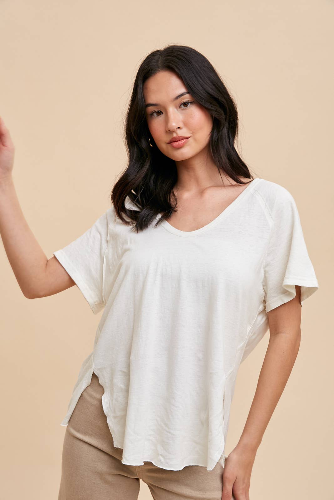 LINEN BLEND SCOOP NECK TEE