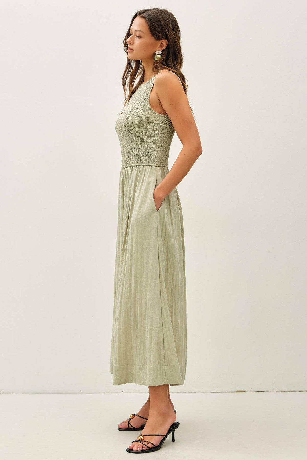SMOCKED BODICE BOATNECK TANK MIDI DRESS