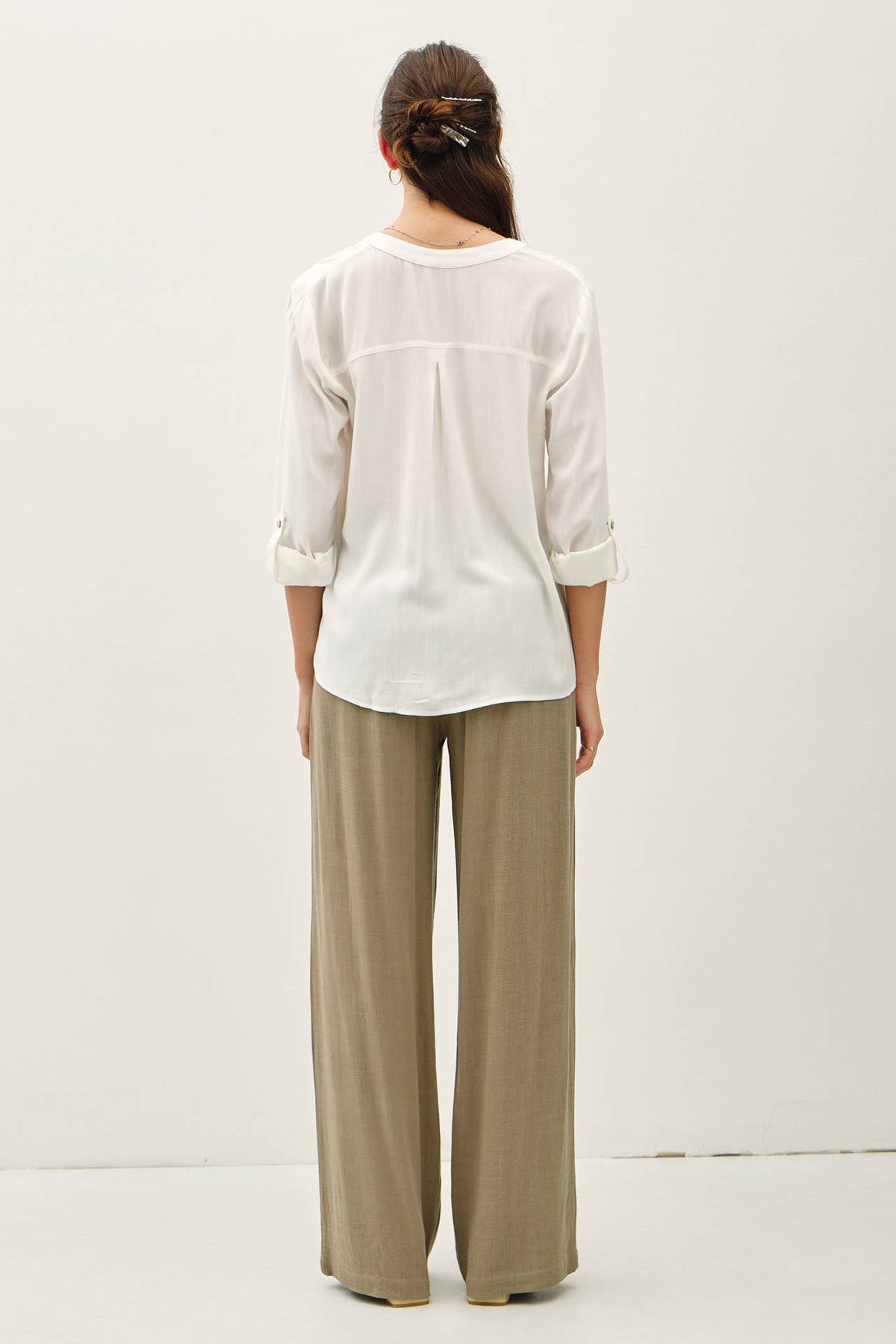 V-NECK MANDARIN COLLAR BUTTON DOWN SHIRT