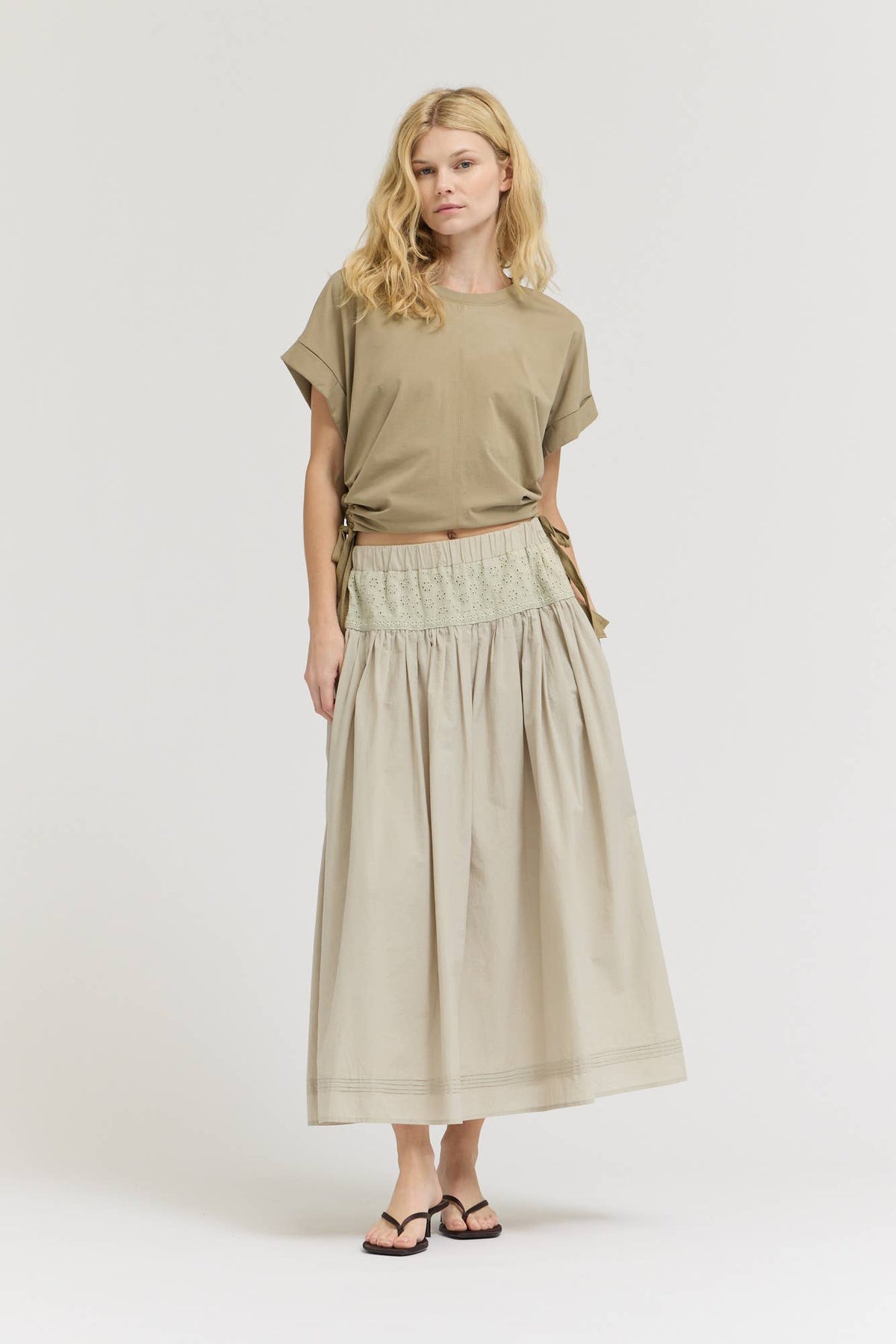SIDE SCRUNCH TEE