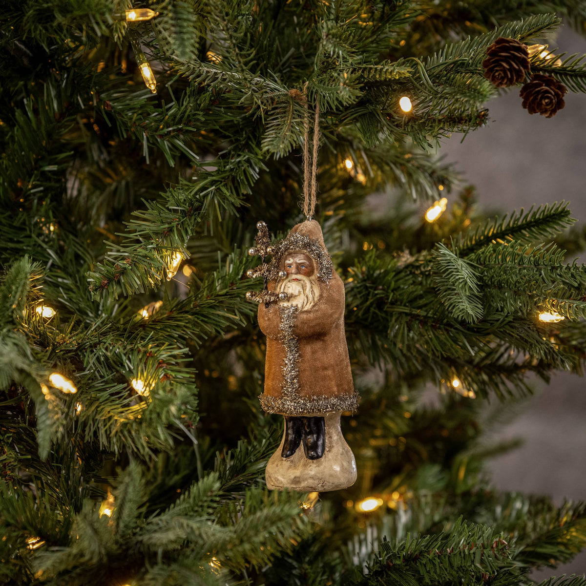 FAWN VELVET BELSNICKLE ORNAMENT