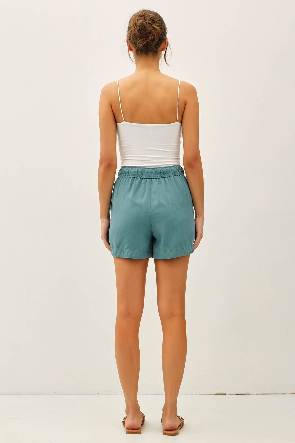 HIGH RISE PULL ON TENCEL SHORT