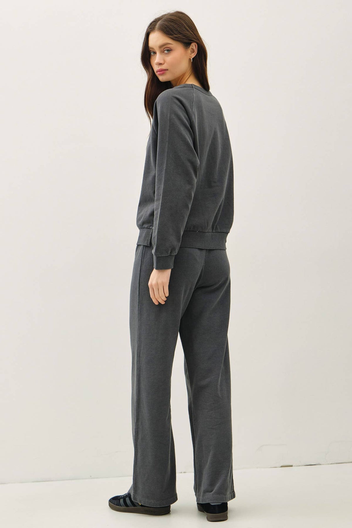 ACID WASH PULLOVER RAGLAN SWEATSHIRT