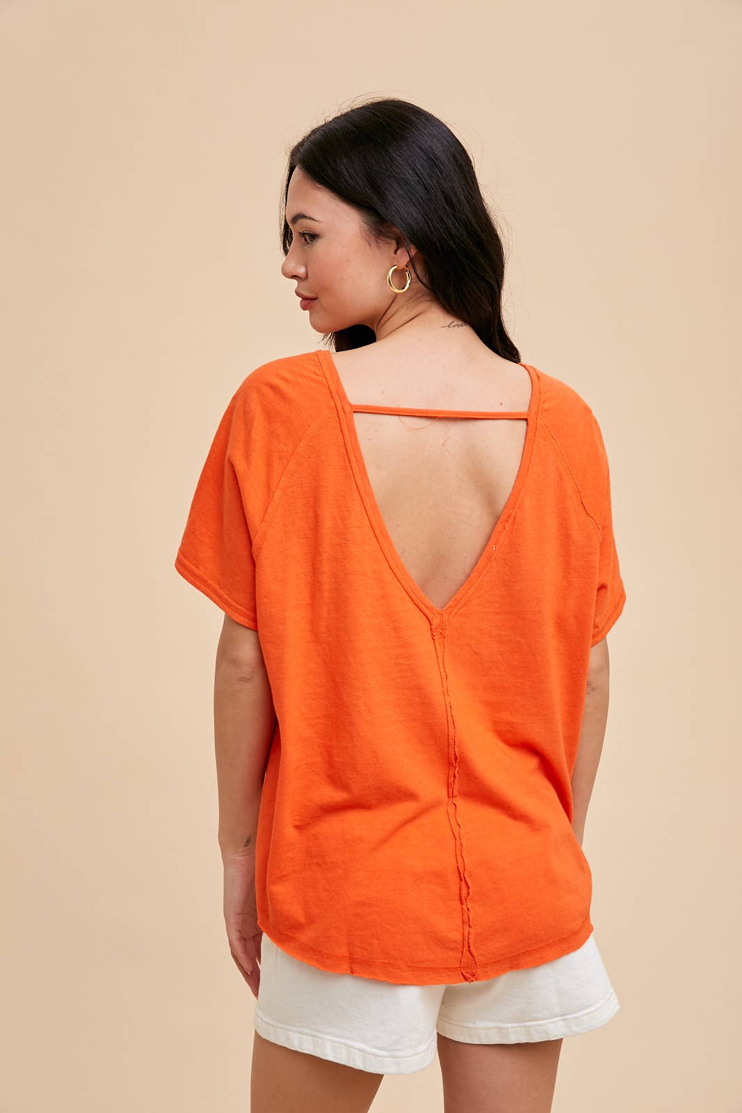 LINEN BLEND SCOOP NECK TEE