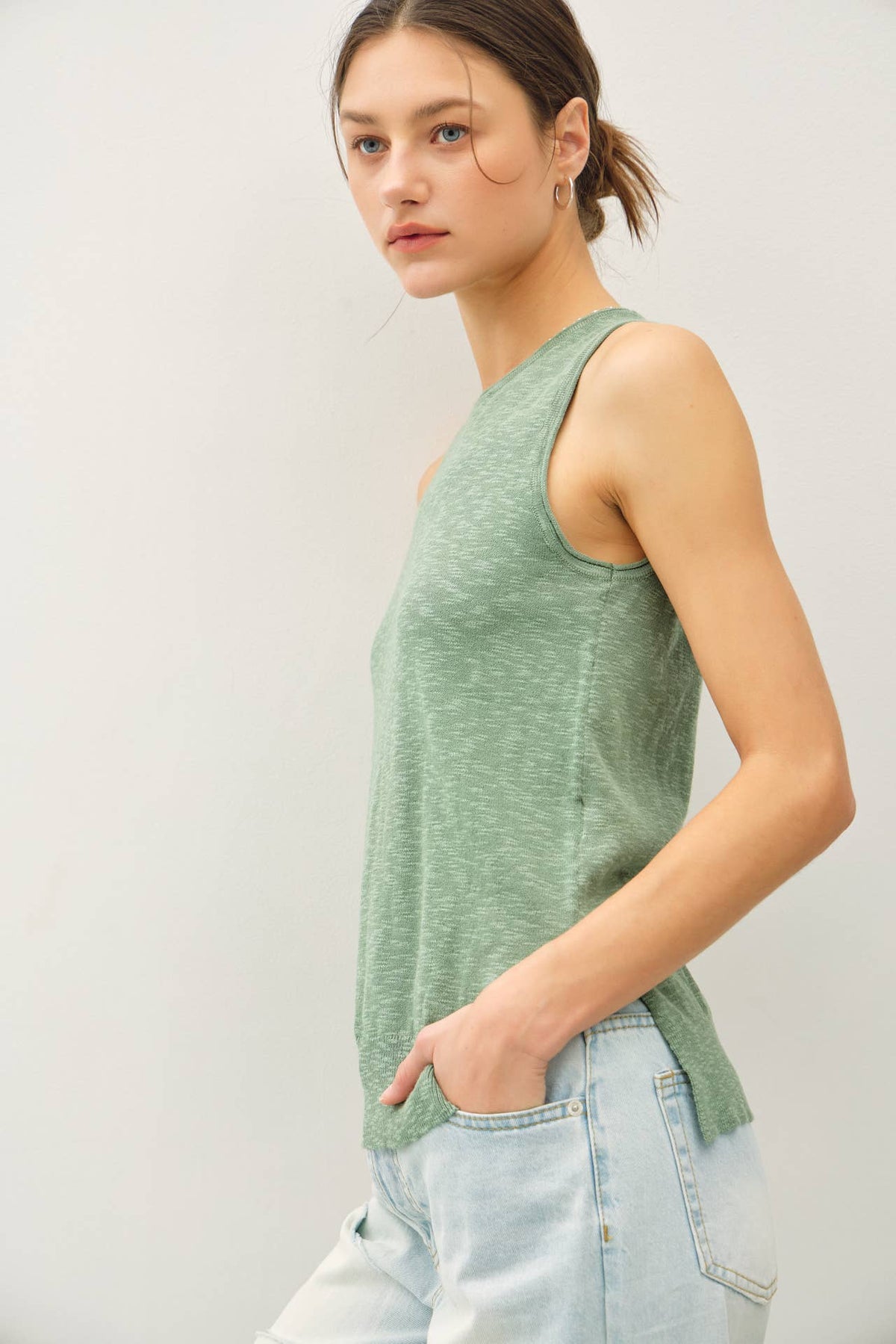 CLASSIC PULLOVER RAW SEAM DETAILED KNIT TANK