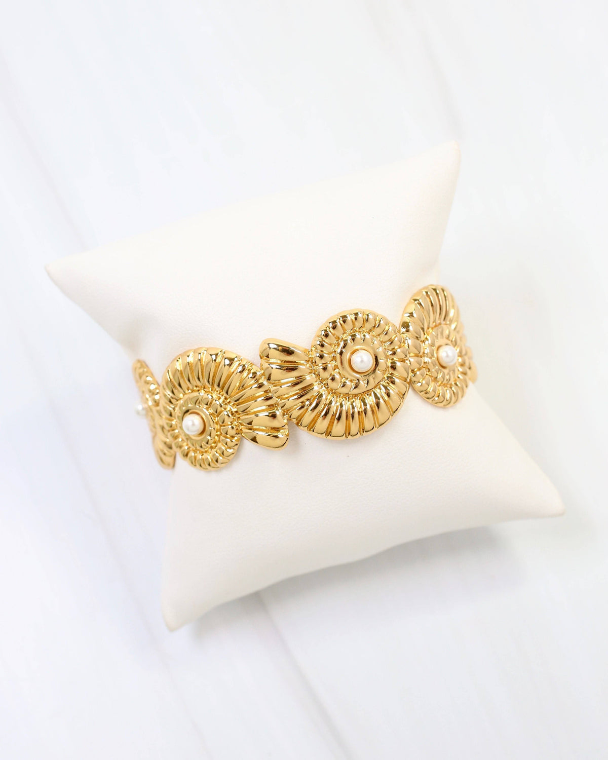 Holly Springs Shell Bracelet Gold