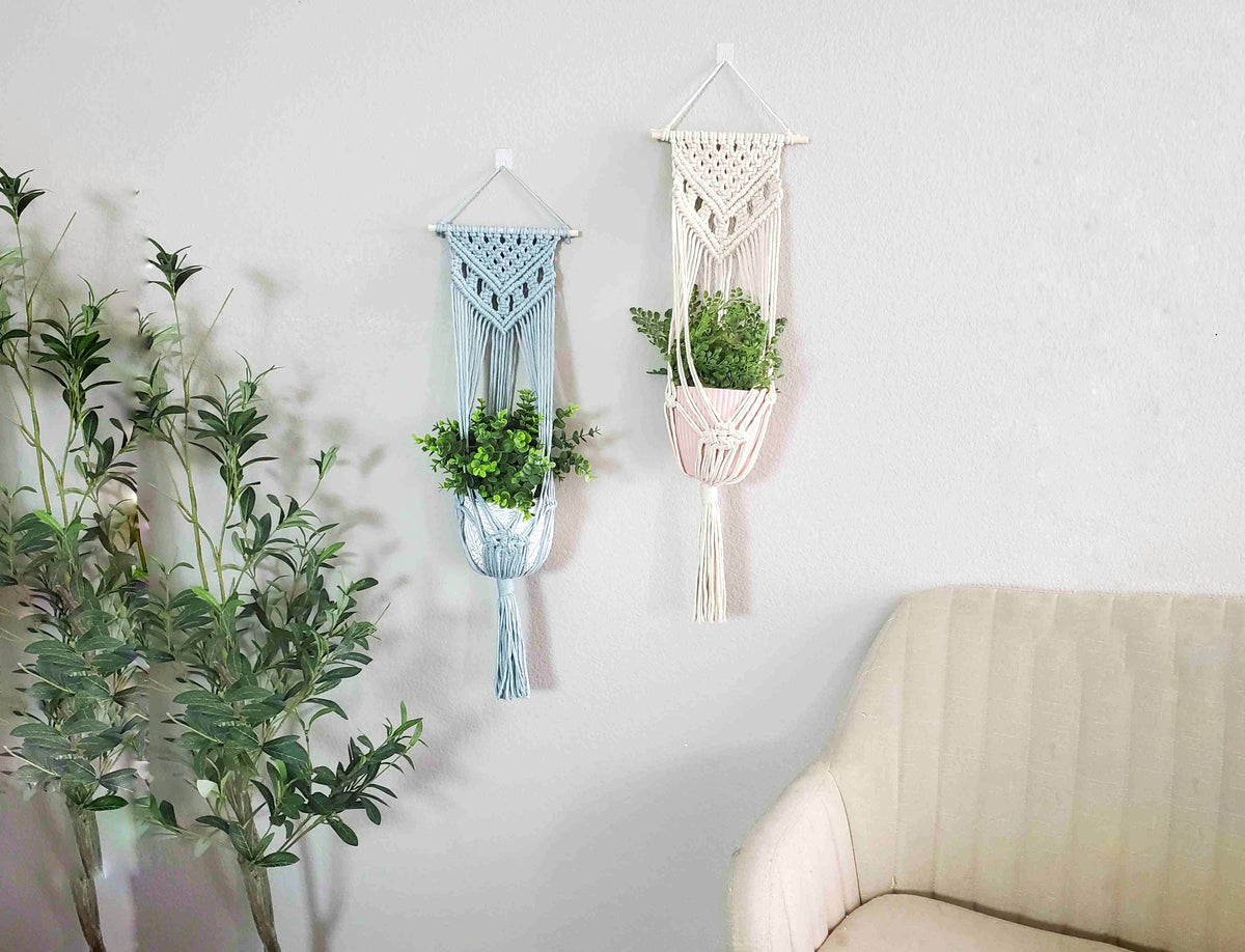 Macrame wall plant hanger