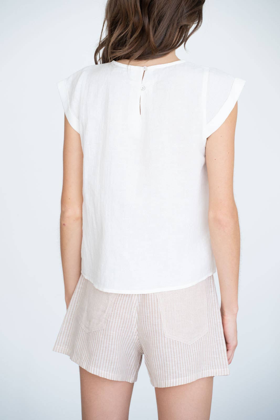 SLEEVELESS LINEN TOP