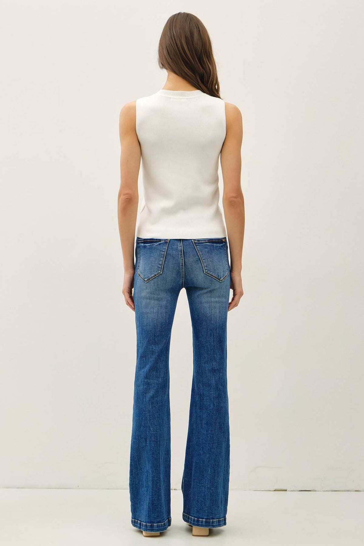 CLASSIC CREW NECK SLEEVELESS SLIM KNITTED TANK