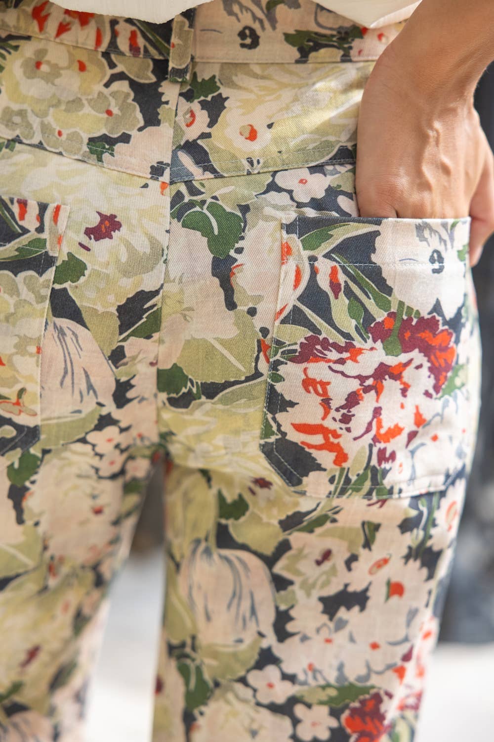 36862 Front and Back Pocket Floral Print Pants