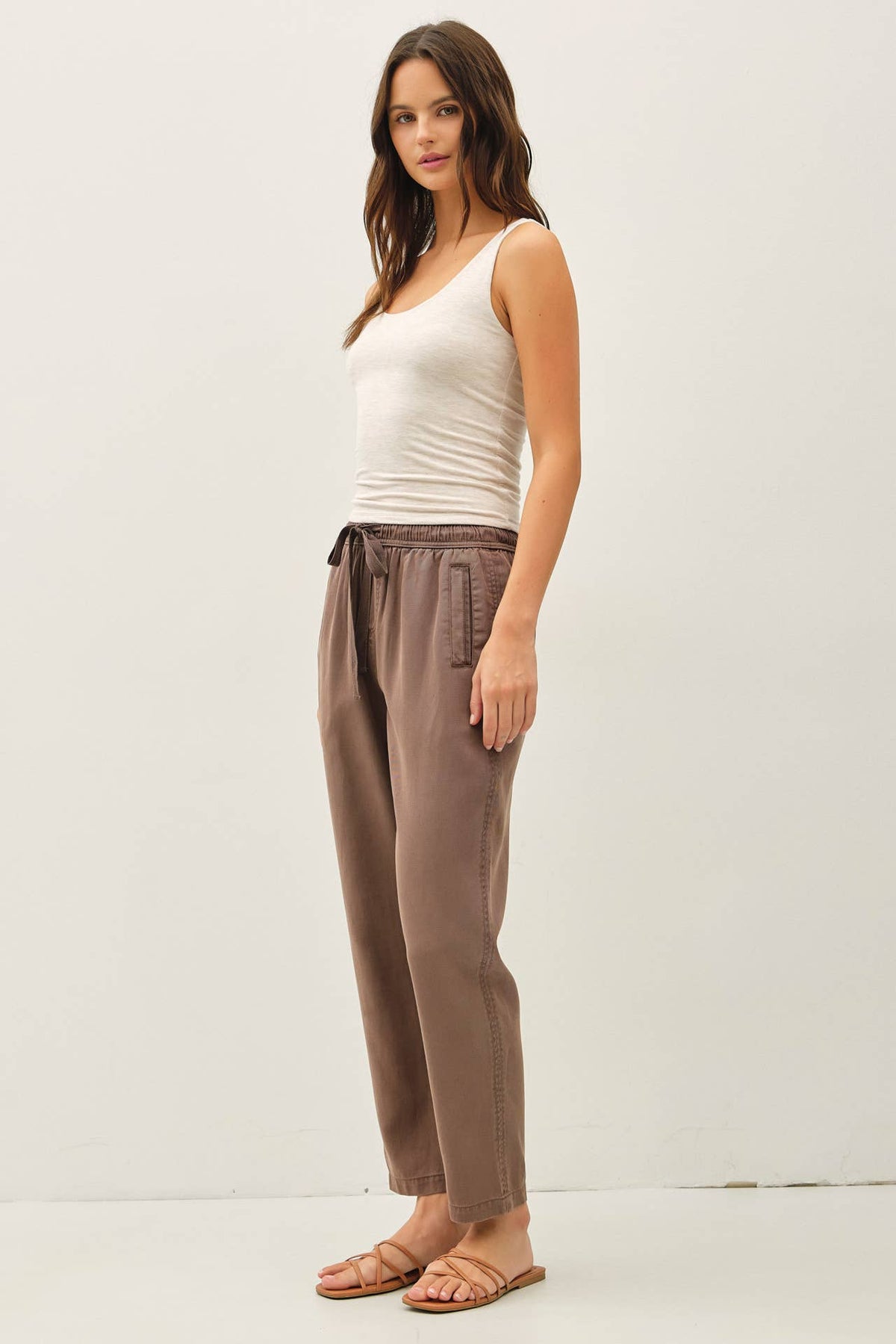 TENCEL BLEND TAPERED PANTS W/ ACCENT COLOR