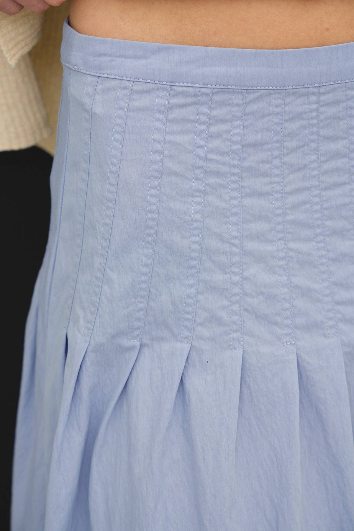 CRISP PLEATED MIDI SKIRT