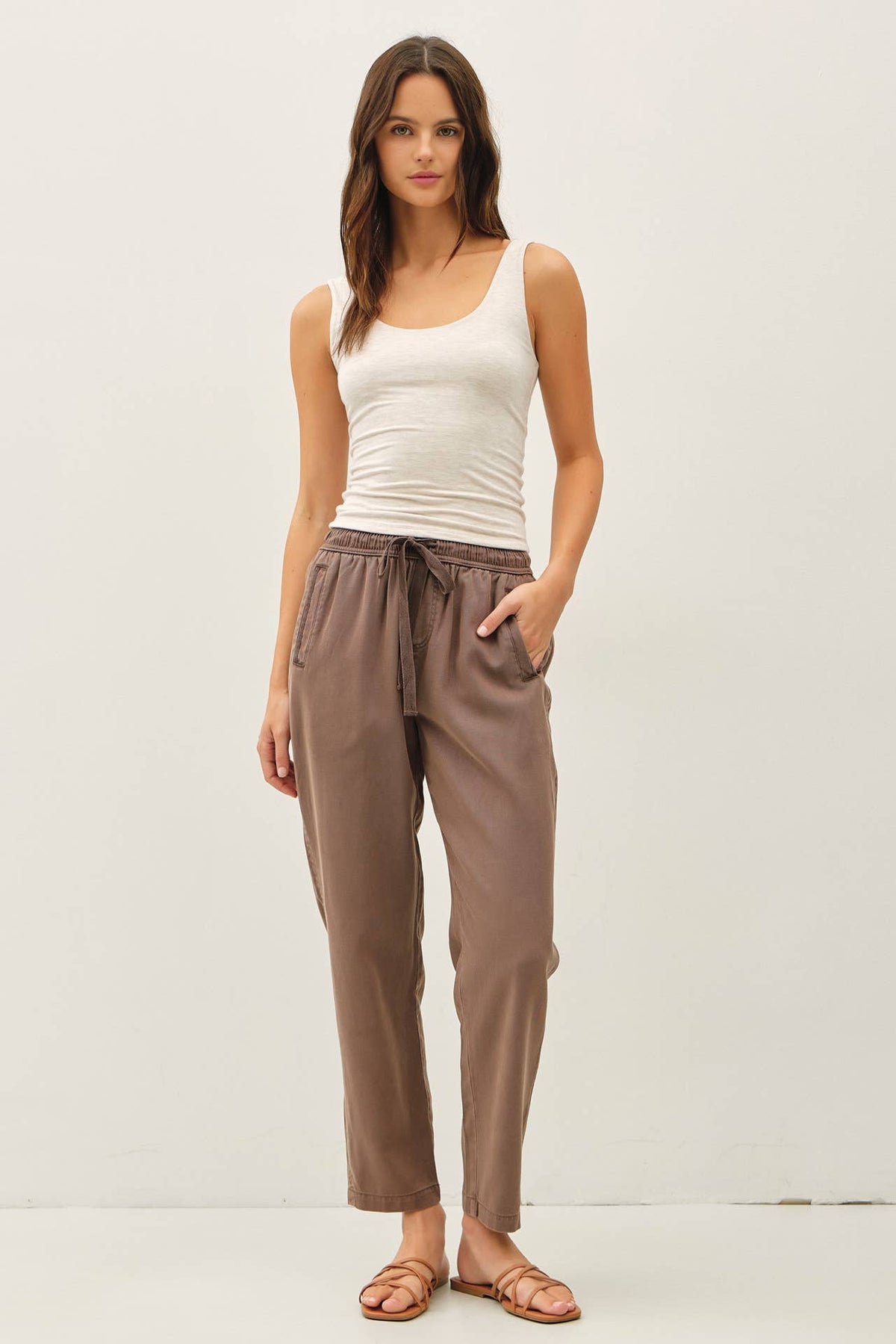 TENCEL BLEND TAPERED PANTS W/ ACCENT COLOR