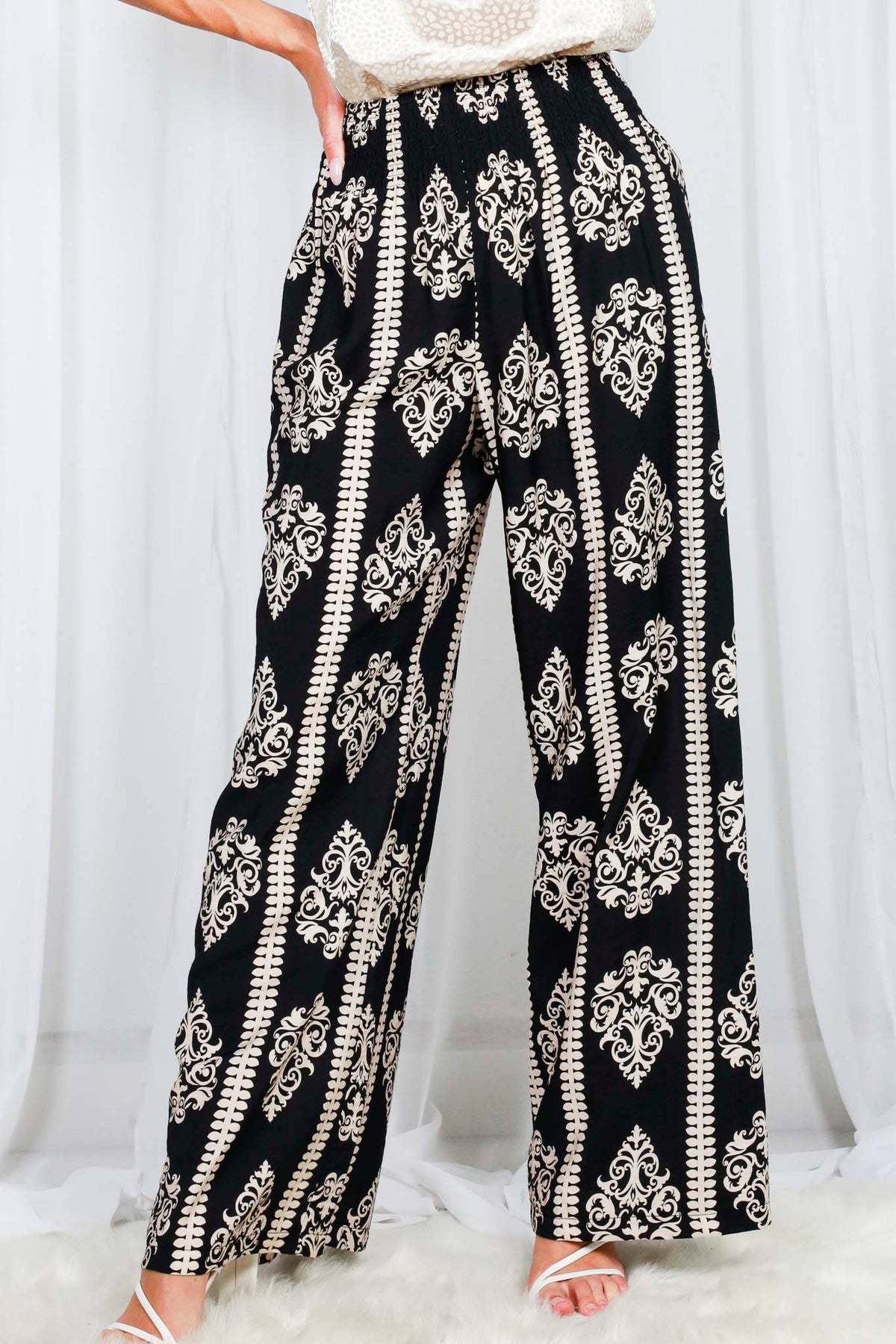 Geo Printed Wide Leg Woven Pants VP81443E