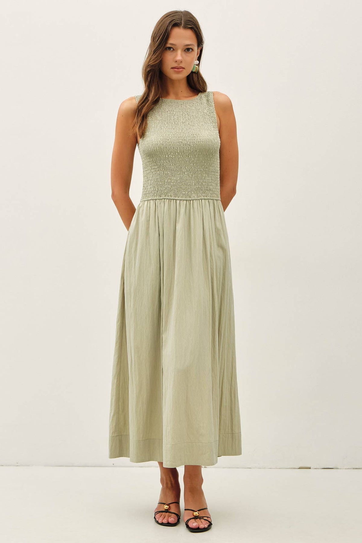 SMOCKED BODICE BOATNECK TANK MIDI DRESS