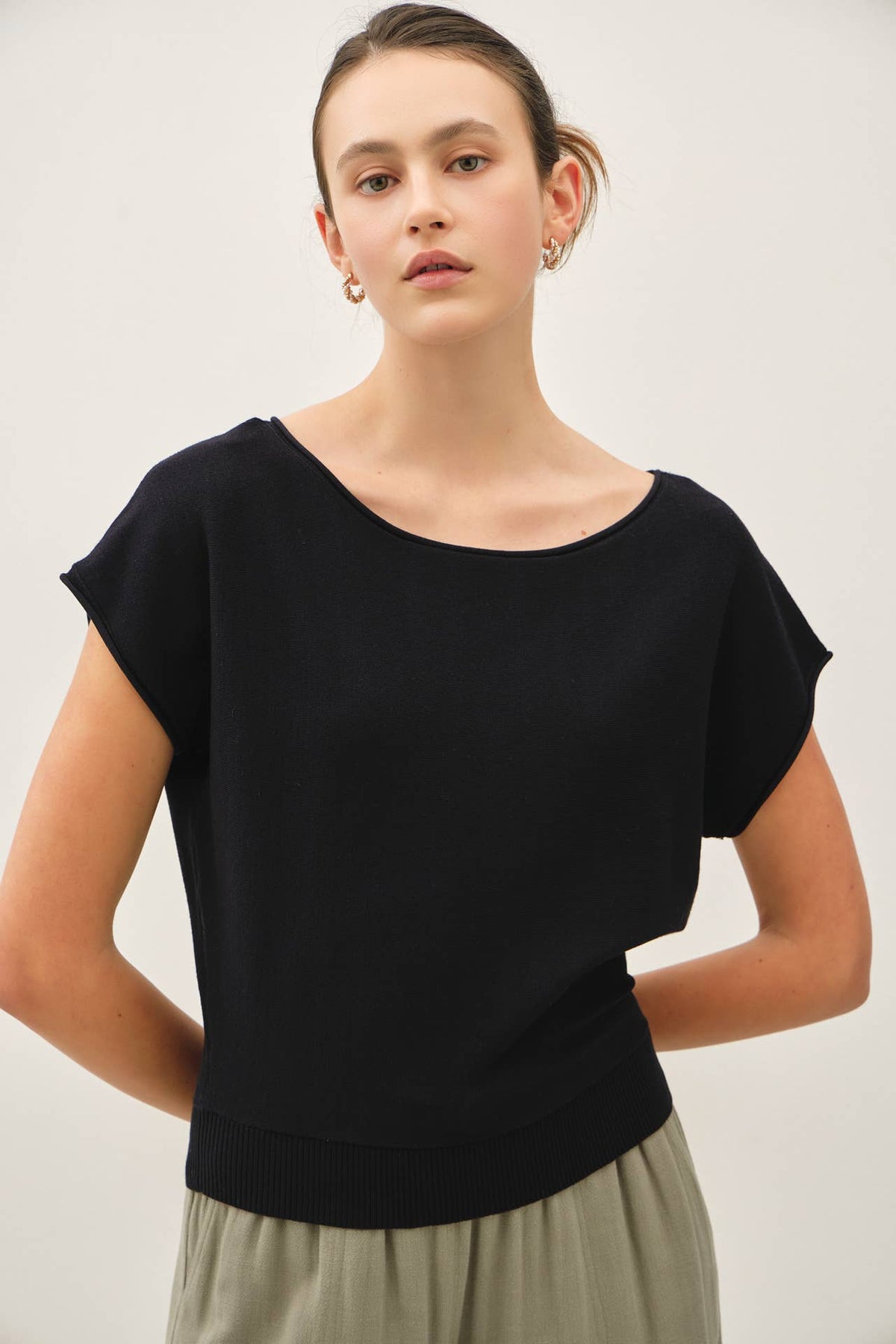BOAT NECK CAP SLEEVE FINE SWEATER TOP