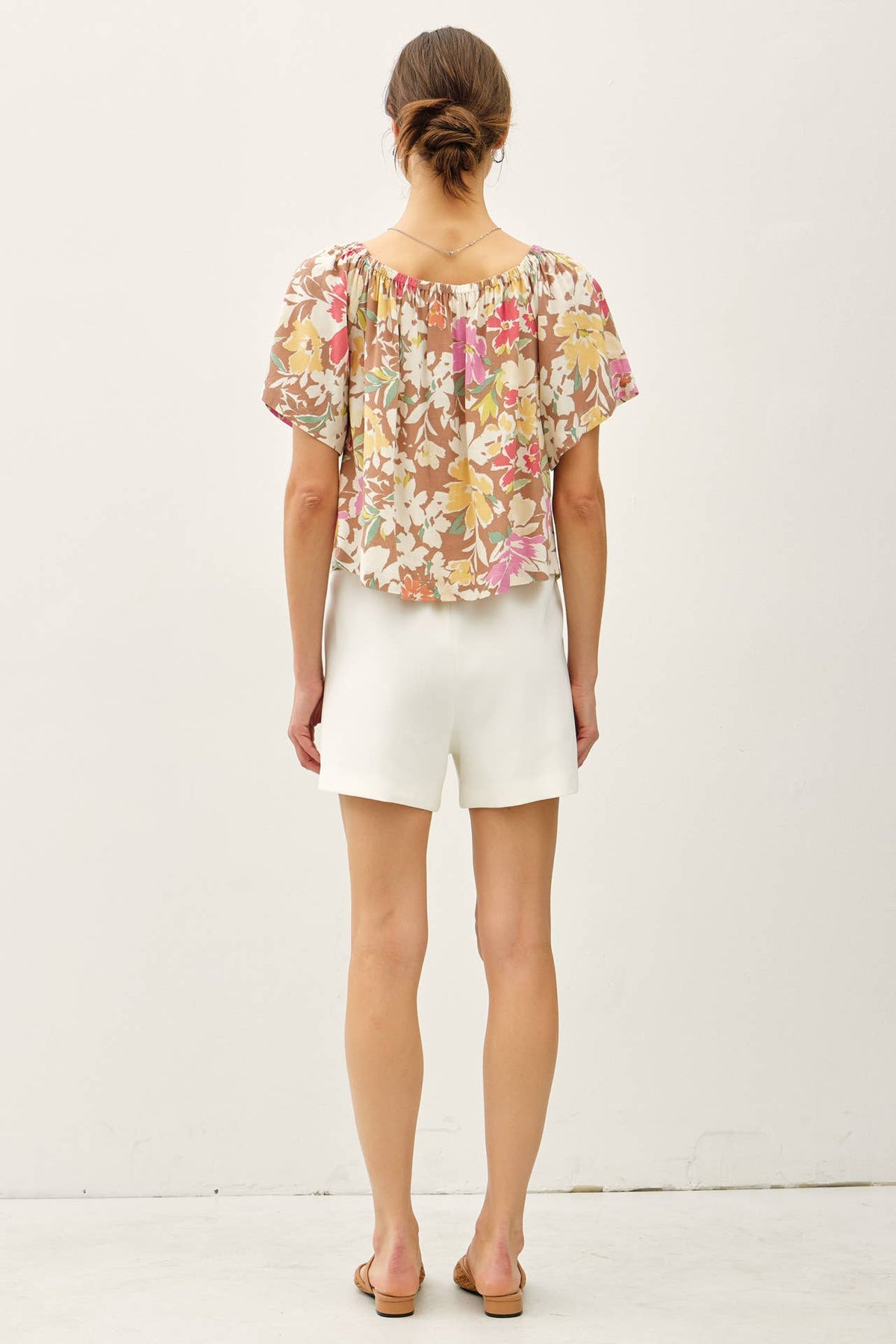 CROPPED SCOOP NECK FLORAL TOP