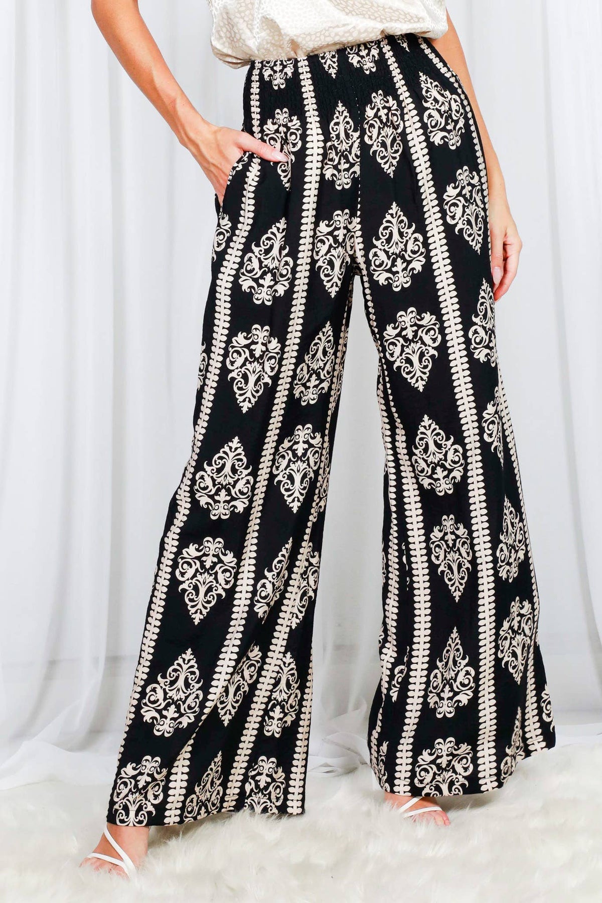 Geo Printed Wide Leg Woven Pants VP81443E