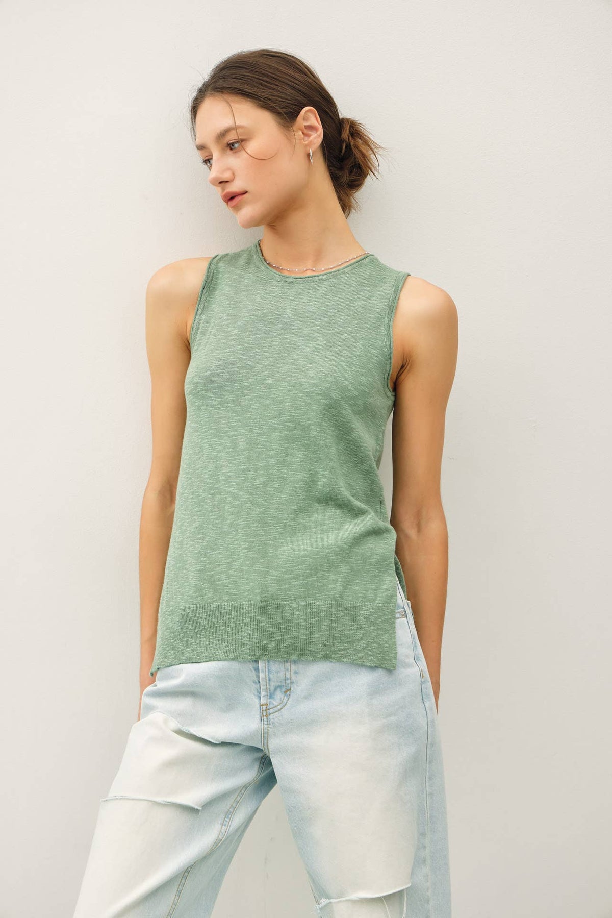 CLASSIC PULLOVER RAW SEAM DETAILED KNIT TANK