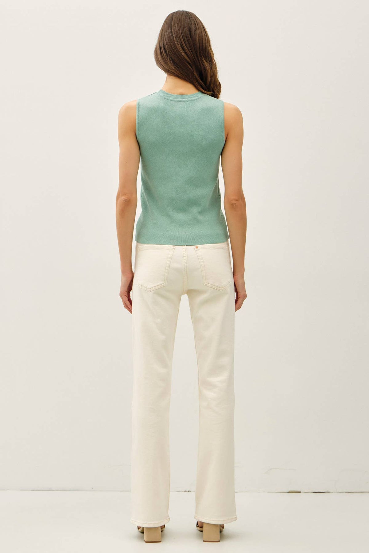 CLASSIC CREW NECK SLEEVELESS SLIM KNITTED TANK