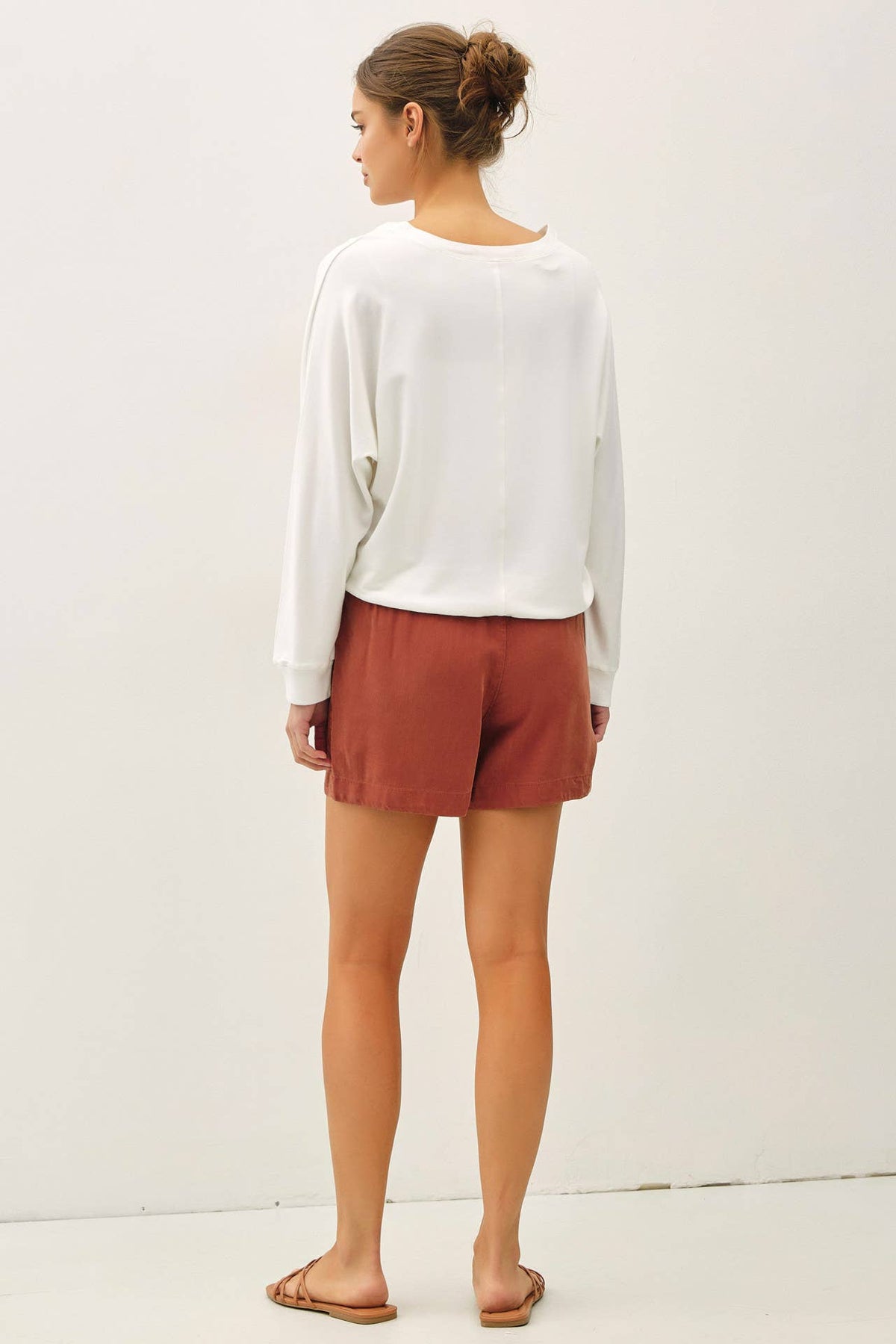 HIGH RISE PULL ON TENCEL SHORT