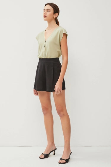 Black High Waisted Elastic Waistband Pleated Shorts