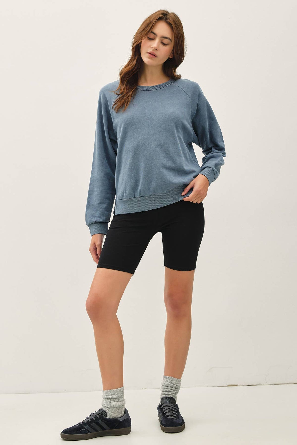 ACID WASH PULLOVER RAGLAN SWEATSHIRT