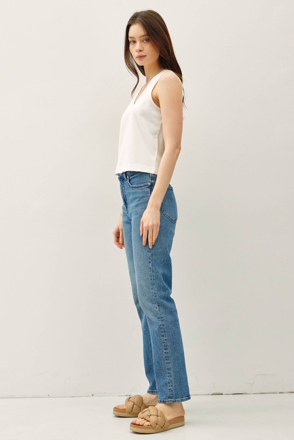 CROPPED BASIC V-NECK TANK