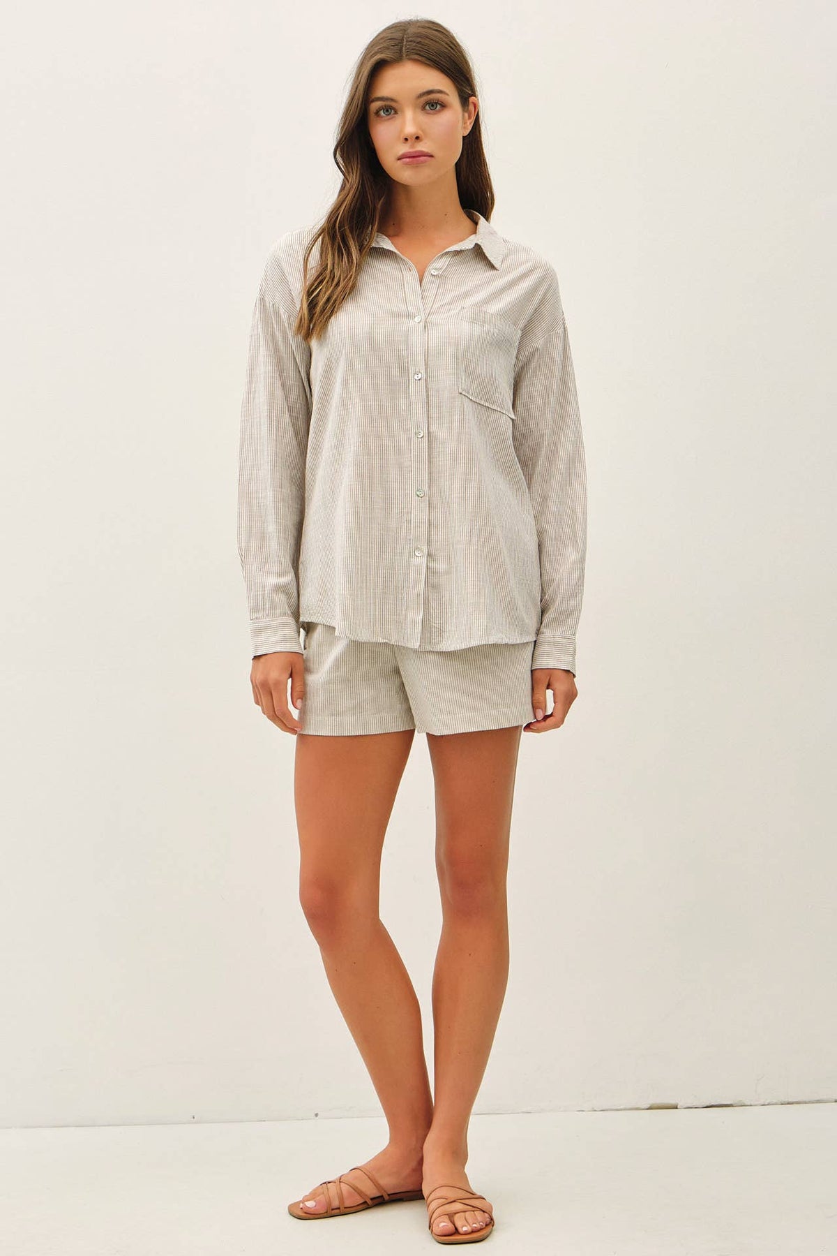 HAIRLINE STRIPE BUTTON DOWN SHIRT
