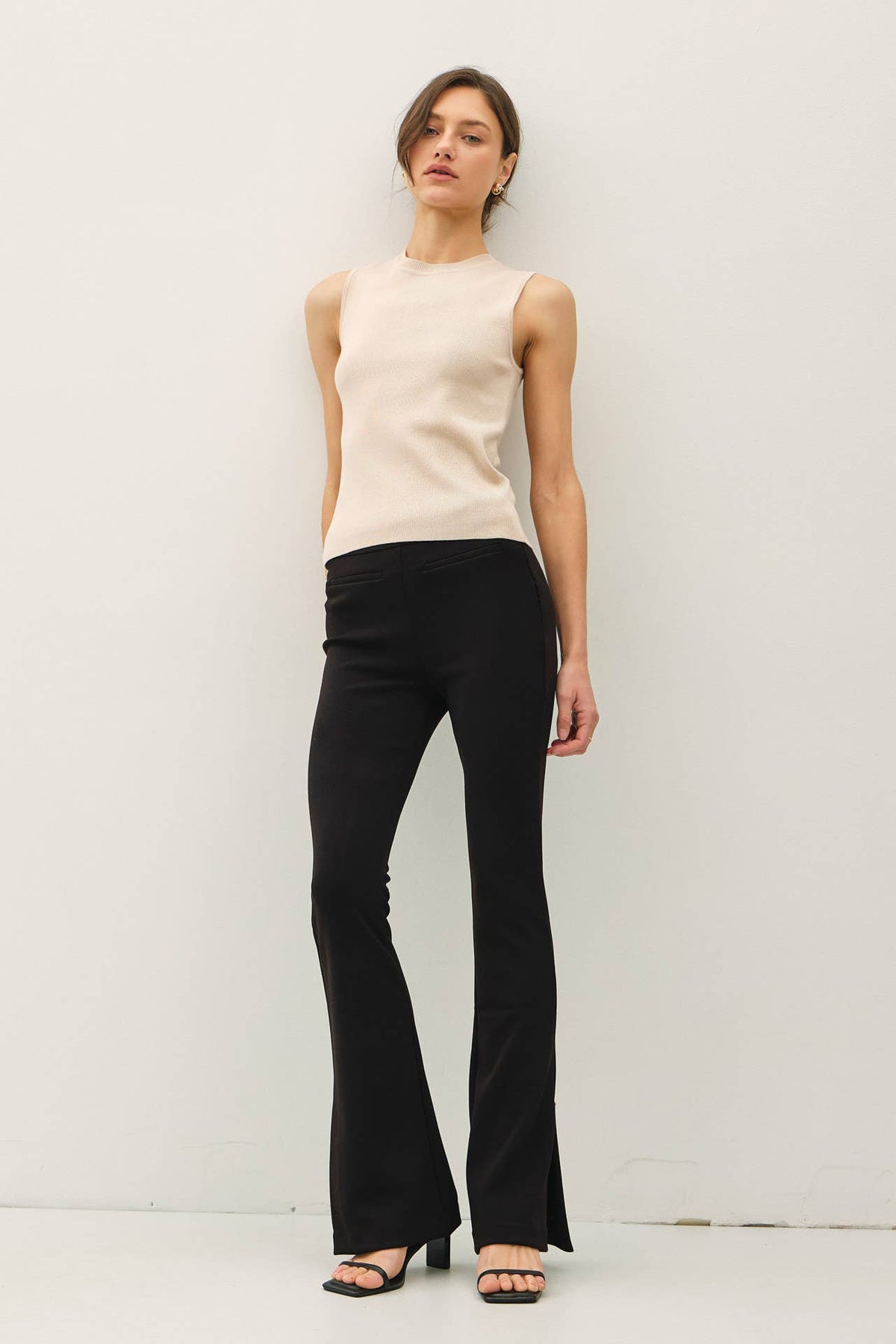 CLASSIC CREW NECK SLEEVELESS SLIM KNITTED TANK