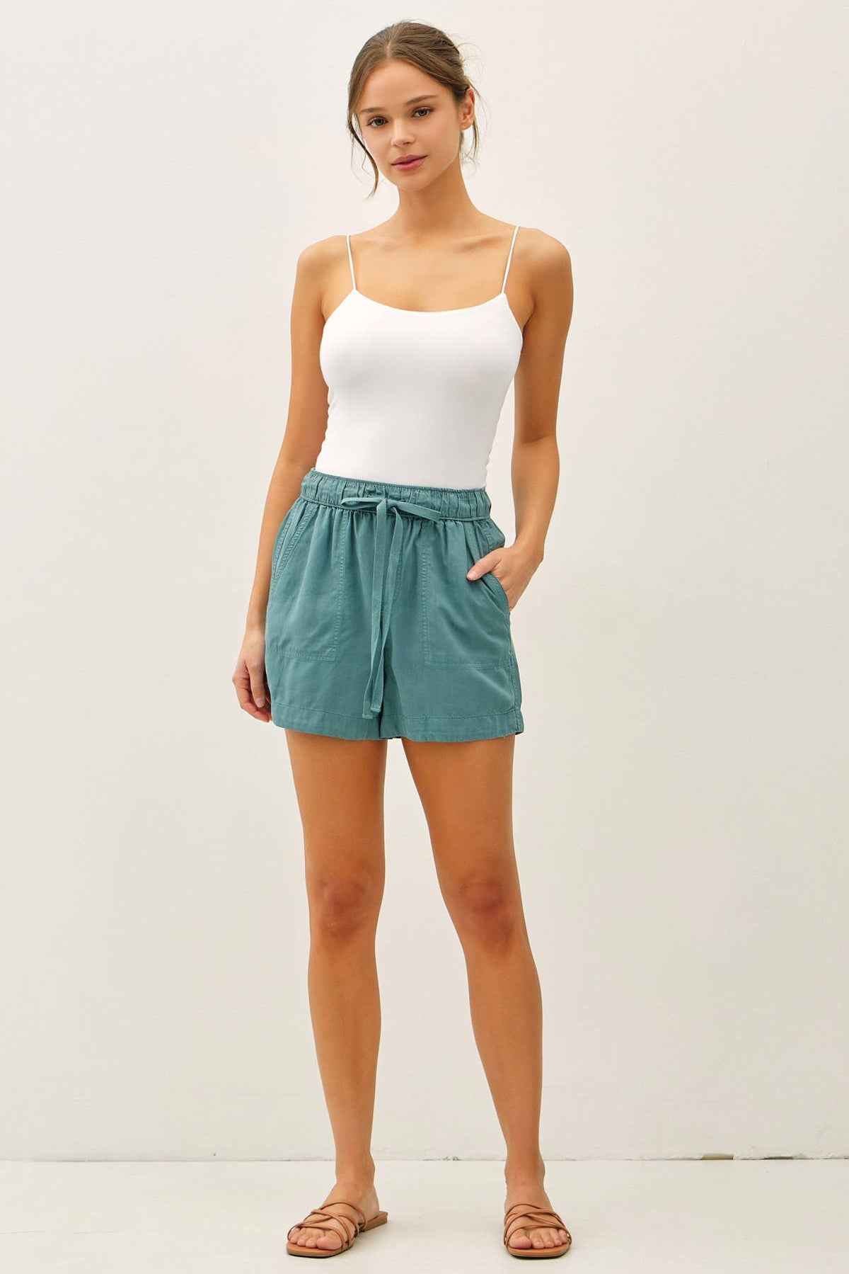 HIGH RISE PULL ON TENCEL SHORT