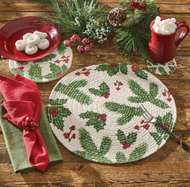 BOUGHS OF HOLLY PRINTED BRAIDED PLACEMAT 15" DIA