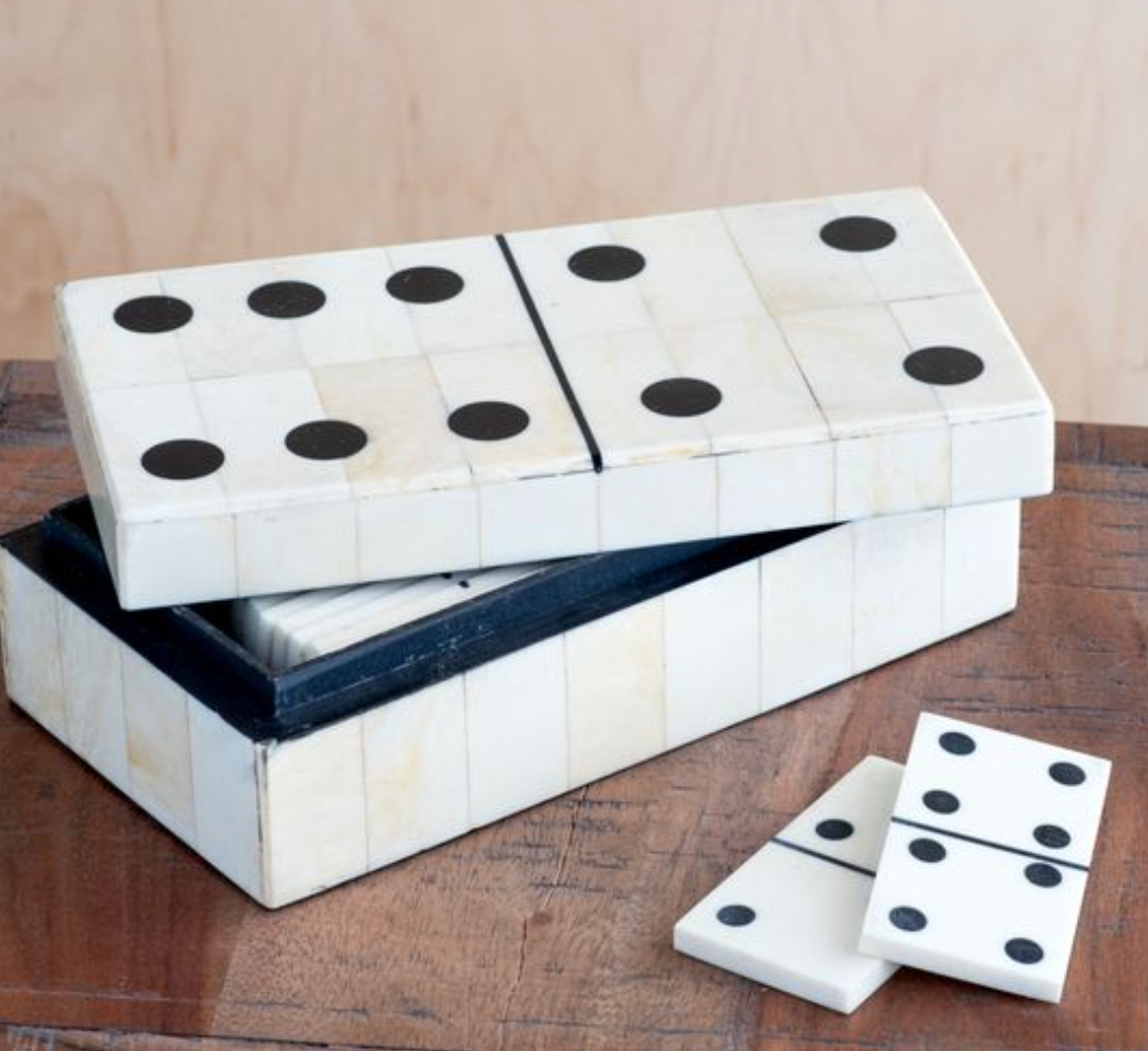 RESIN DOMINO BOX W/DOMINOES