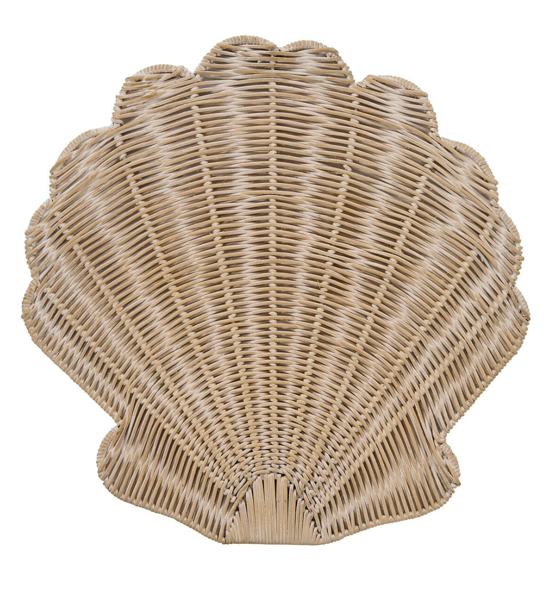 SCALLOP SHELL RATTAN
CHARGER