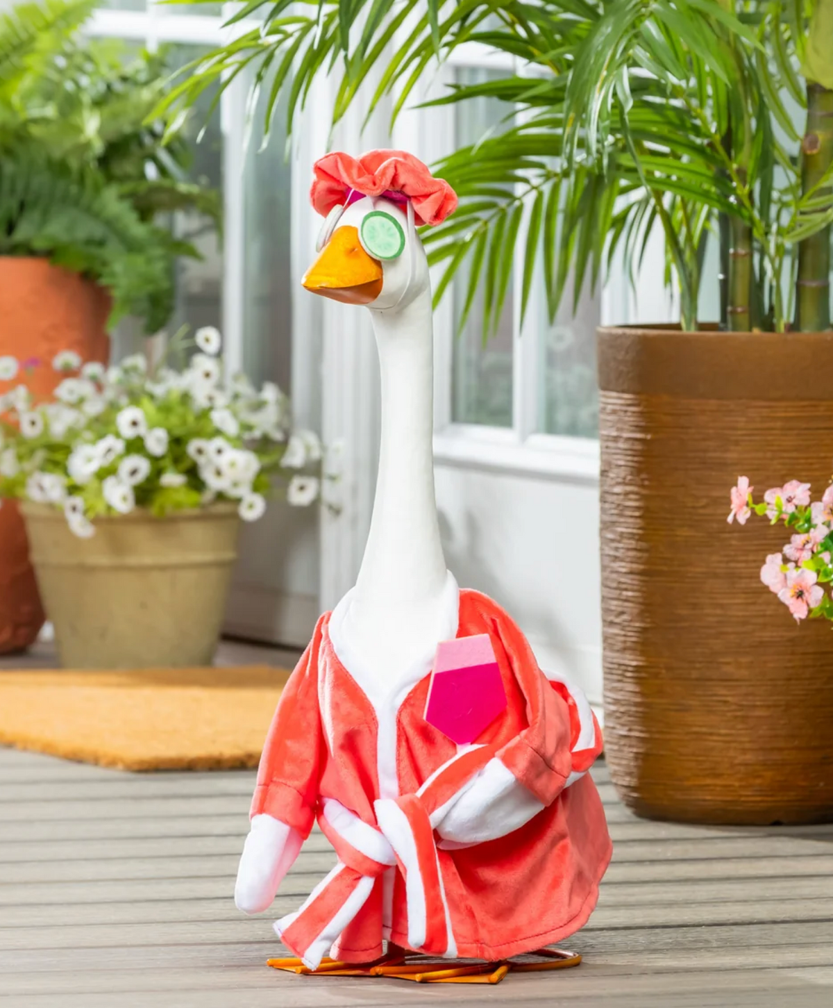 Giddy the Goose Outfit, Relaxation Time